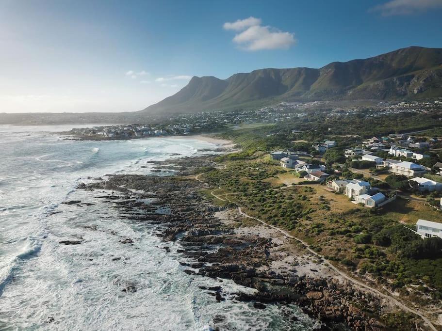 Mountain And Sea Cottage Hermanus Exterior photo